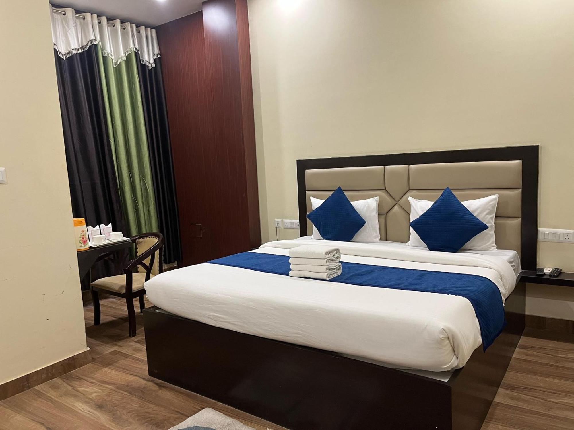 Hotel Mayur Palace آغْرا المظهر الخارجي الصورة